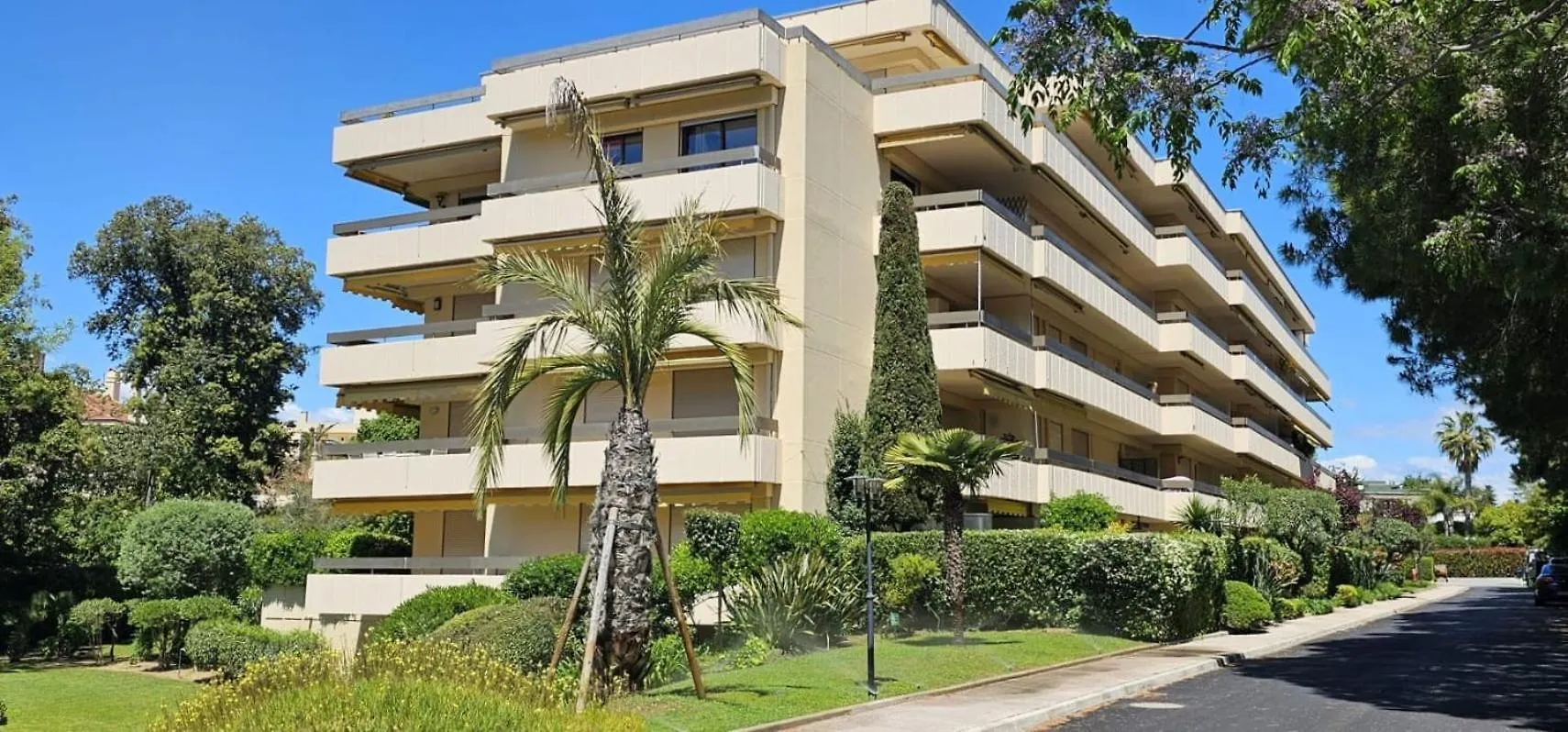 Apartment Le Chateau De La Pinede - Debut Cap D'Antibes - Garden Flat, Swimming Pool, Tennis Juan-les-Pins France